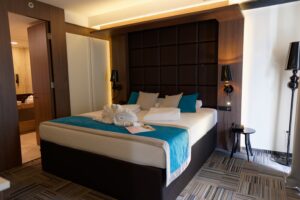Hotel Hills inside 4-1